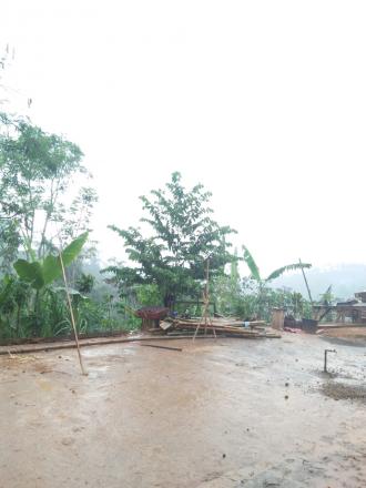 Setelah Dua Hari Mendung, Akhirnya Hujan Turun Mengguyur Desa Puyung