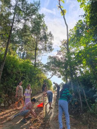 Suasana Akhir Ramadhan di Puyung: Kerja Bakti hingga Genduri Riayan Warnai Desa